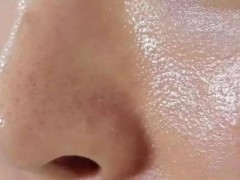 早起脸上总是很油怎么改善？
