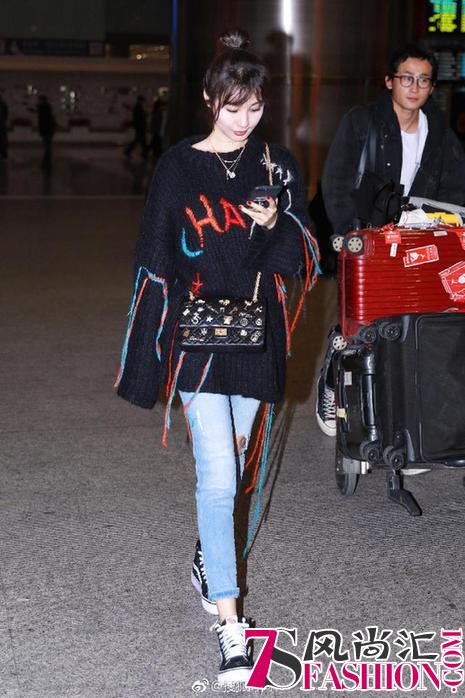 新年化身甜美小姐姐 李菲儿戴曼卡龙新品明朗动人