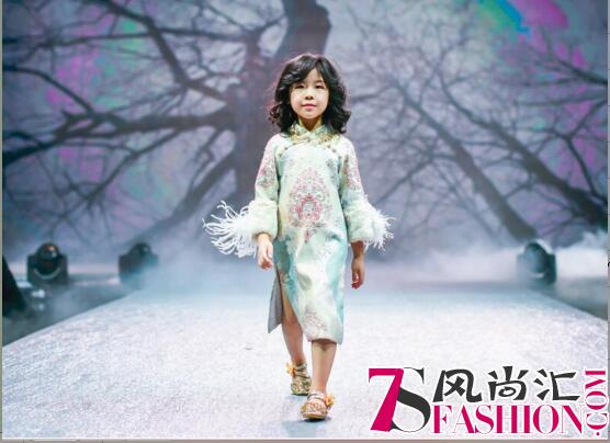 天津百年历史创意街区成为T台，百名童模在时尚展走秀