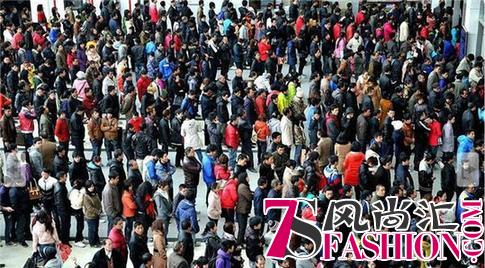 看《回家过年礼40年变迁图谱》，2018春节送礼不再难