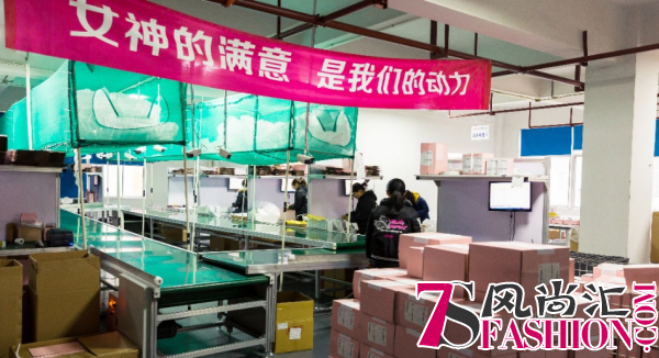 记者团走进美图美妆杭州保税仓，解密跨境物流