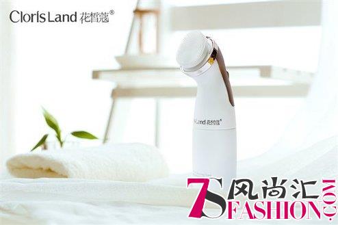 花皙蔻氨基酸小白刷闪耀上市：以工业黑科技重新颠覆传统洁面方式