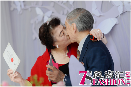 老院长办42周年婚，送1克拉Derier钻戒要打卡到60年
