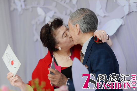 老院长办42周年婚，用私房钱买1克拉Derier钻戒在较短的时间内获得美人心？