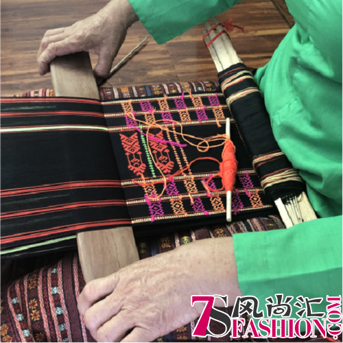 久久不见久久见：唯品会撬动时尚品牌助力黎锦非遗传承