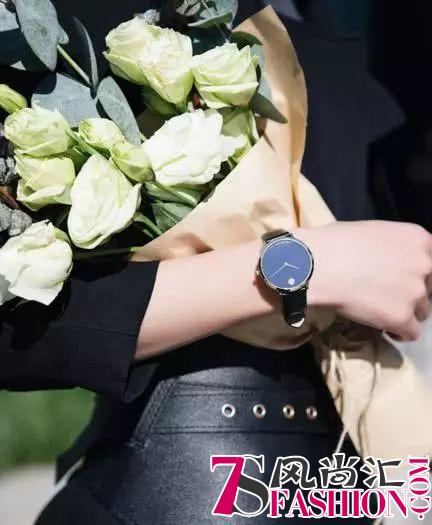 时髦Icon人手一只的凹造型利器原来是它！