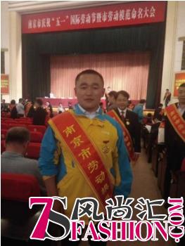 宿迁小伙入职苏宁送快递 两年零差评成五一劳动模范