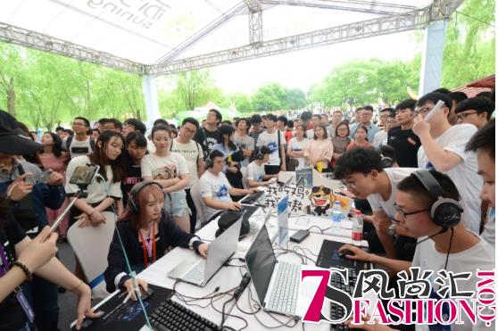 苏宁小狮子“大闹”斗鱼嘉年华，简直戏精！