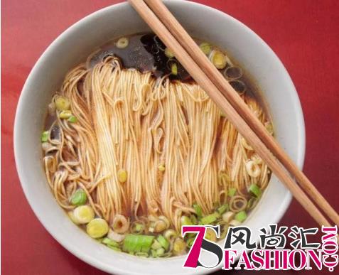 一个猪猪女孩的职场奇遇：在这家公司吃三个月不重样