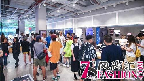 Reebok 锐步亚太首家旗舰店亮相上海，热身开幕！