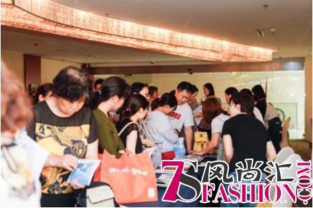 提前坑爹？胎教音乐会场外竟传来准爸爸的声声惨叫