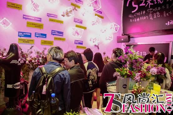逆向情感快闪店 520泰迪分手花店惊现