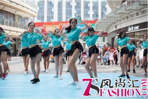 梦时代上演快闪热舞 燕窝水传递健康正能量