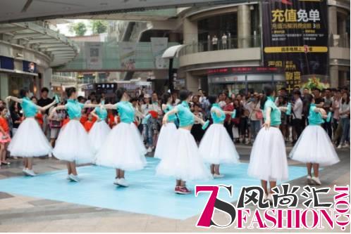 梦时代上演快闪热舞 燕窝水传递健康正能量