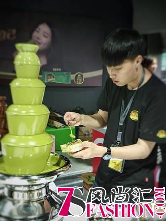 杭城冰淇淋跨界玩转快闪店 首家冰淇淋DIY体验馆元华开张