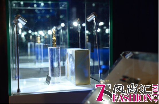“光的启蒙” 怡思丁新品发布会 开启抗光老化时代
