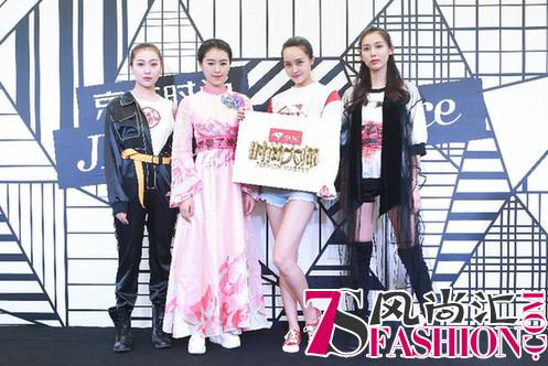 把“厉害了我的国”穿上身潮范儿表白 这波操作666