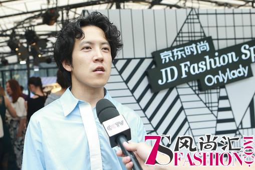 把“厉害了我的国”穿上身潮范儿表白 这波操作666
