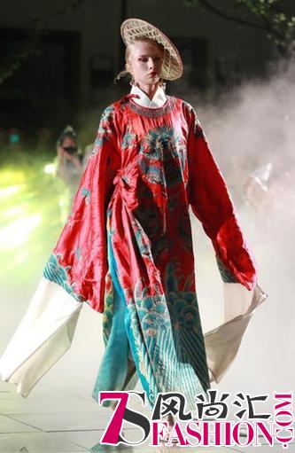杭州这场首度问世的“无问西东”超级时装秀，燃爆！