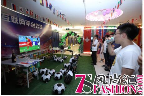 端午节苏宁618流行混搭风 美女员工穿汉服看世界杯