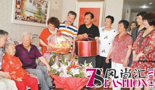 北京“巧手奶奶”喜过百岁生日 为孙辈缝出百双猫儿鞋
