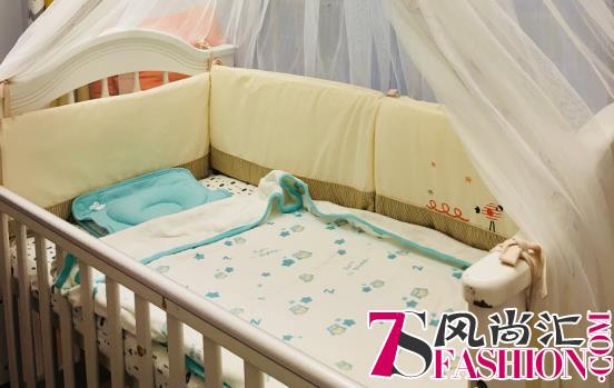 父母与宝宝同床有风险，楠野爸爸营造安全睡眠环境