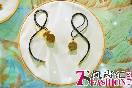 周大福x苏州博物馆传承系列联名限量款金饰和合延绵闪耀发布