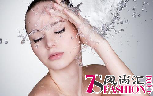 24小时水光肌的秘密，日本LIROSA原点水霜让你宛若新生
