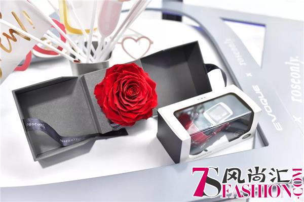 roseonly携手路虎揽胜极光打造别样七夕之约