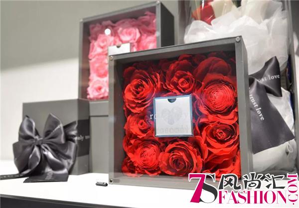 roseonly携手路虎揽胜极光打造别样七夕之约
