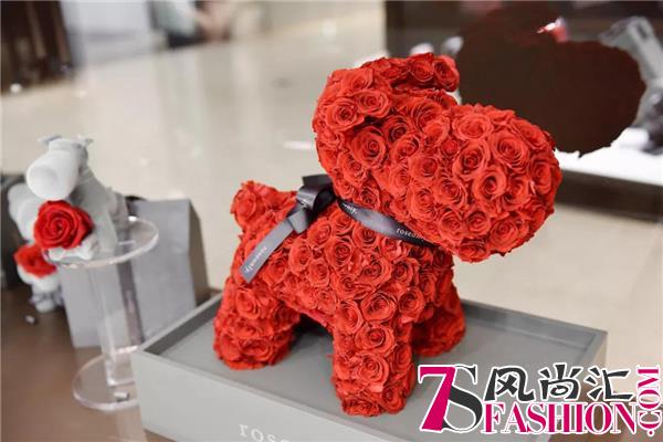 roseonly携手路虎揽胜极光打造别样七夕之约