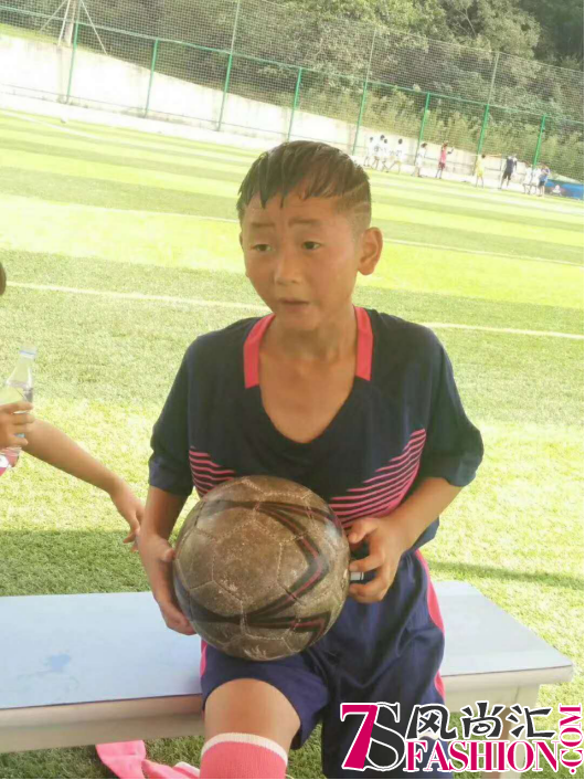 12岁足球小子李冠军的“冠军梦”苏宁之夏现场点亮