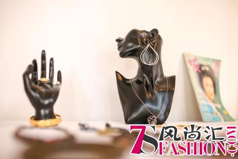 “她·时代—时代变迁下的女性成长史暨毓婷上市20周年”展览在京举办