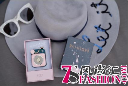 猫王与黎贝卡联名发布新品，掀起“粉红风暴”