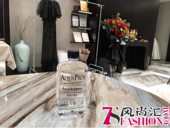 西班牙轻奢饮品AQUAPROS宝露兹携手Beautyberry秀共襄时尚盛举