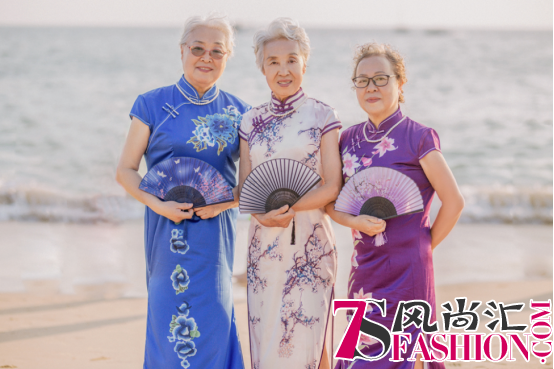 天涯海角姐妹花走红 年龄成谜被赞心态好