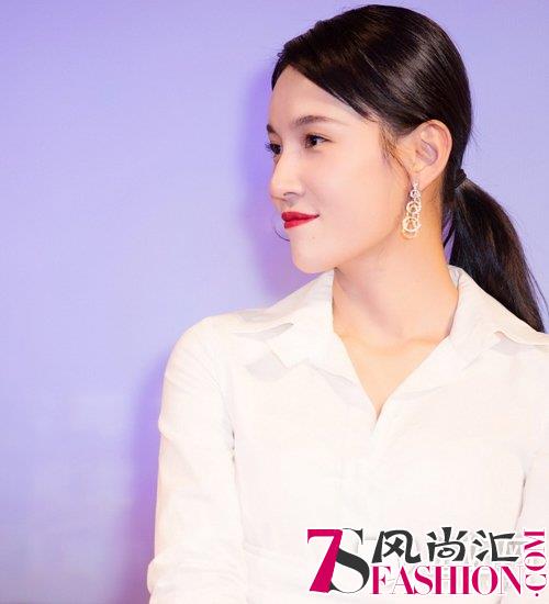 张蓝心发型图片