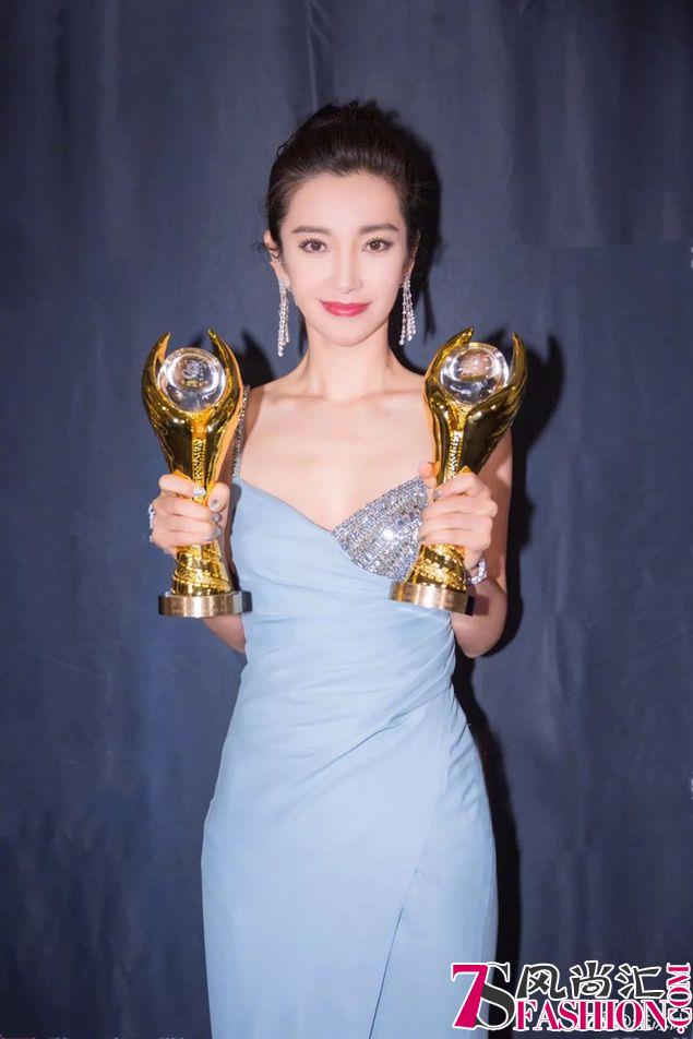 李冰冰坚持了二十年的拍摄前习惯，竟然是先变着花样敷面膜？