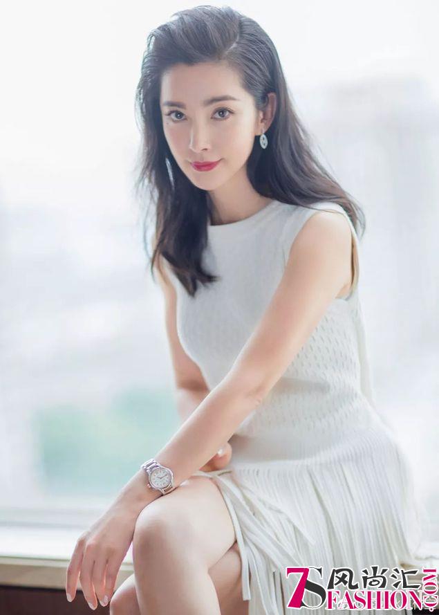 李冰冰坚持了二十年的拍摄前习惯，竟然是先变着花样敷面膜？