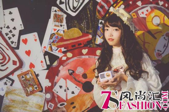 打卡深圳爱丽丝展 | Lolita少女与猫王收音机一同掉进了兔子洞