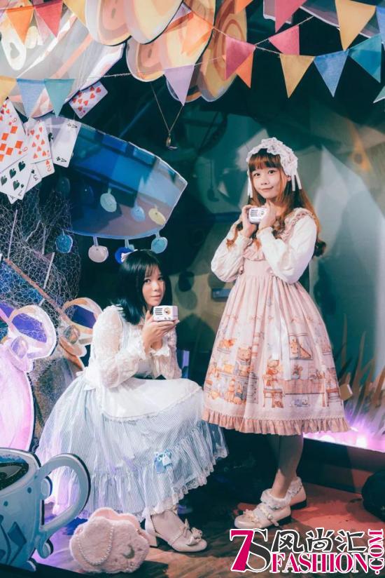 打卡深圳爱丽丝展 | Lolita少女与猫王收音机一同掉进了兔子洞