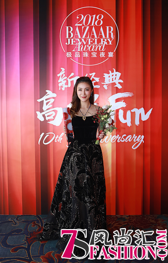 BOJEM花丝点翠手镯获芭莎珠宝夜宴年度设计奖
