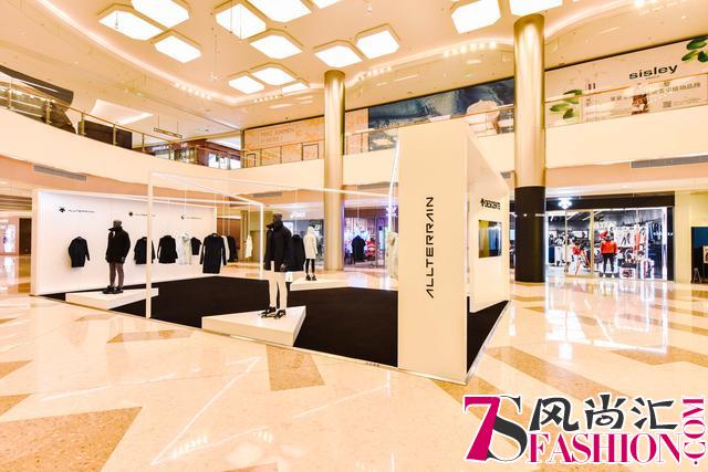 DESCENTE迪桑特厦门全新形象店开业 世界冠军张继科空降助阵