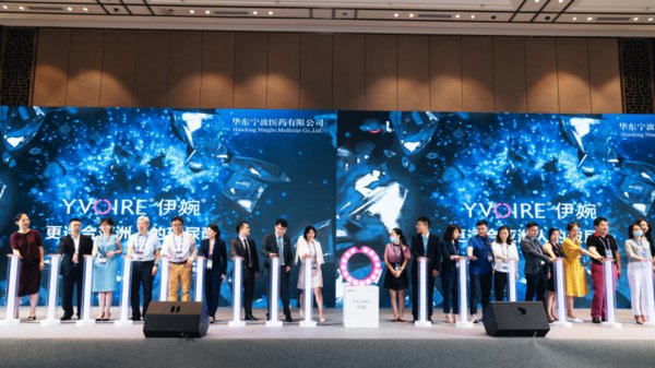 “伊婉 -- 更适合亚洲人的玻尿酸”专家共识签约仪式
