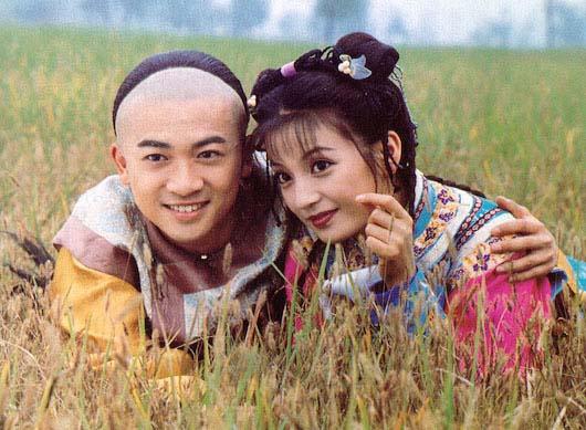90秒知道：曾经土掉渣的赵薇在选裤子上洗白啦