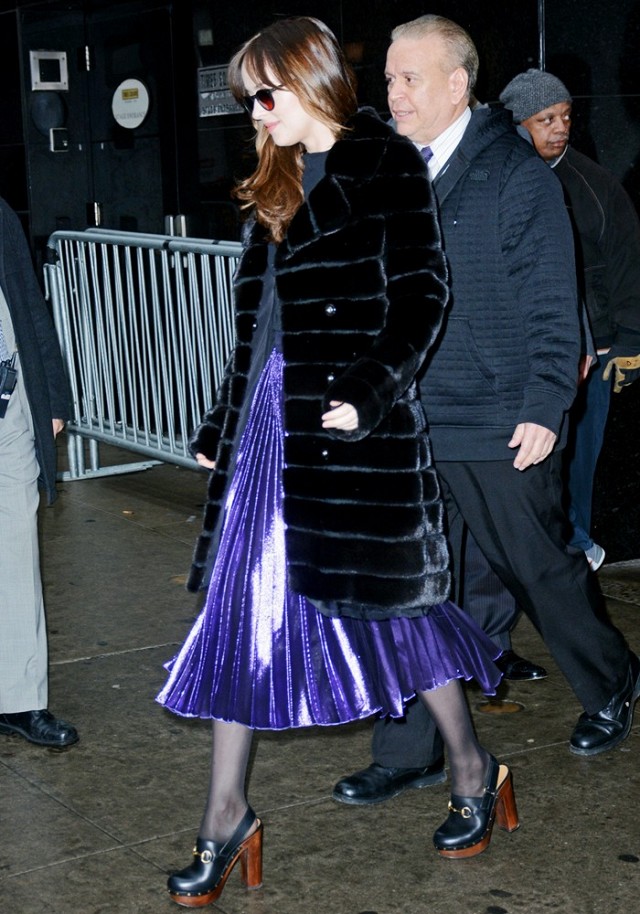 the-ugly-pretty-shoe-trend-that-it-girls-love-1646437-1454614434.640x0c