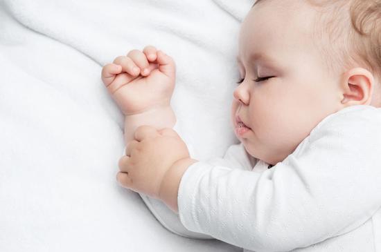 睡米枕头可以使宝宝后脑勺更好看？
