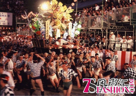 那些走过日本春夏秋冬的古老祭礼