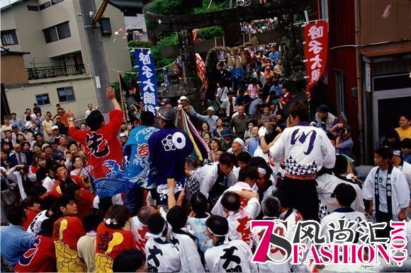那些走过日本春夏秋冬的古老祭礼