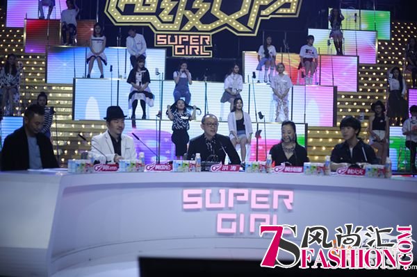 超女百强诞生赛 洪涛再现《歌手》风格